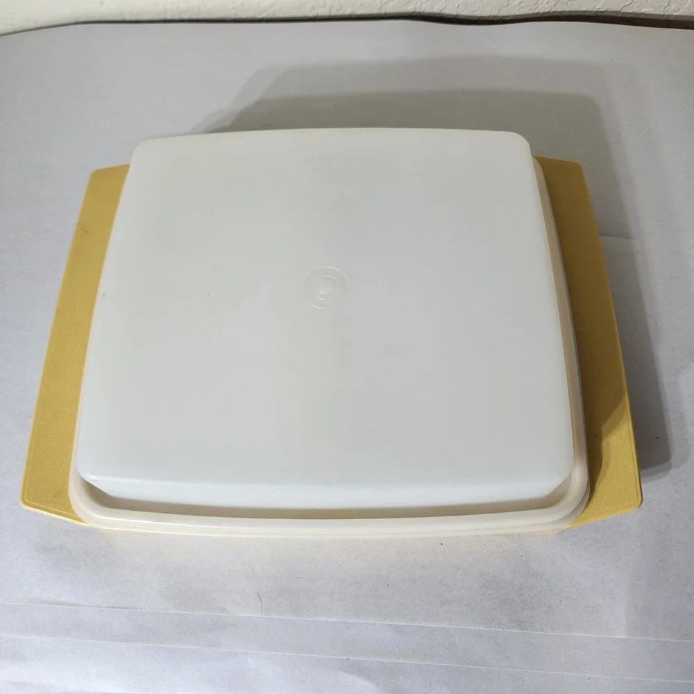 Vintage Tupperware Deviled Egg Carrier Harvest Yellow 723-3 16 Slot Server Lid